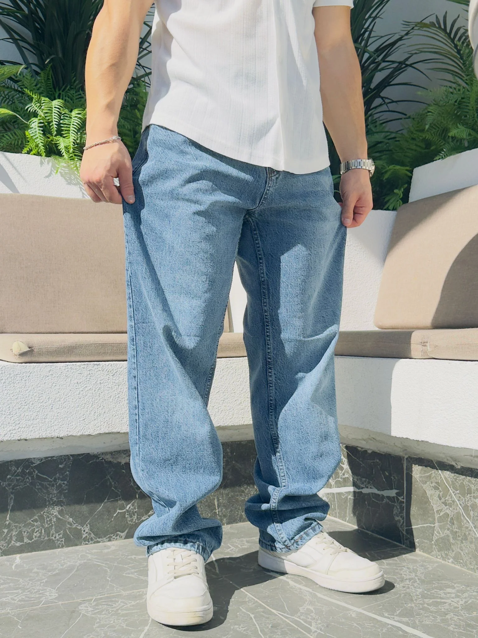 Buz Mavi Baggy Jeans Siyah t-shirt Hediye